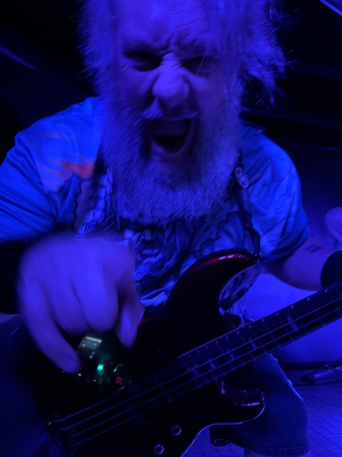 Stan Cartright performing live